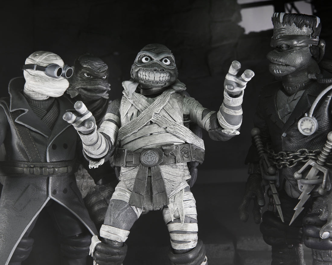 Teenage Mutant Ninja Turtles x Universal Monsters- Ultimate Michelangelo as The Mummy (B&W Version) NECA
