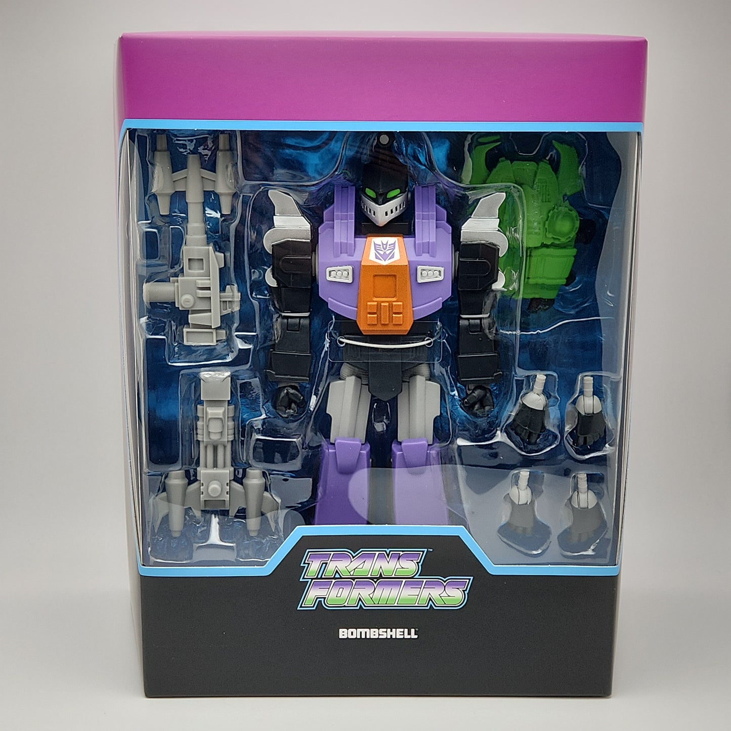 Super7 Ultimates- Transformers Decepticon: Bombshell