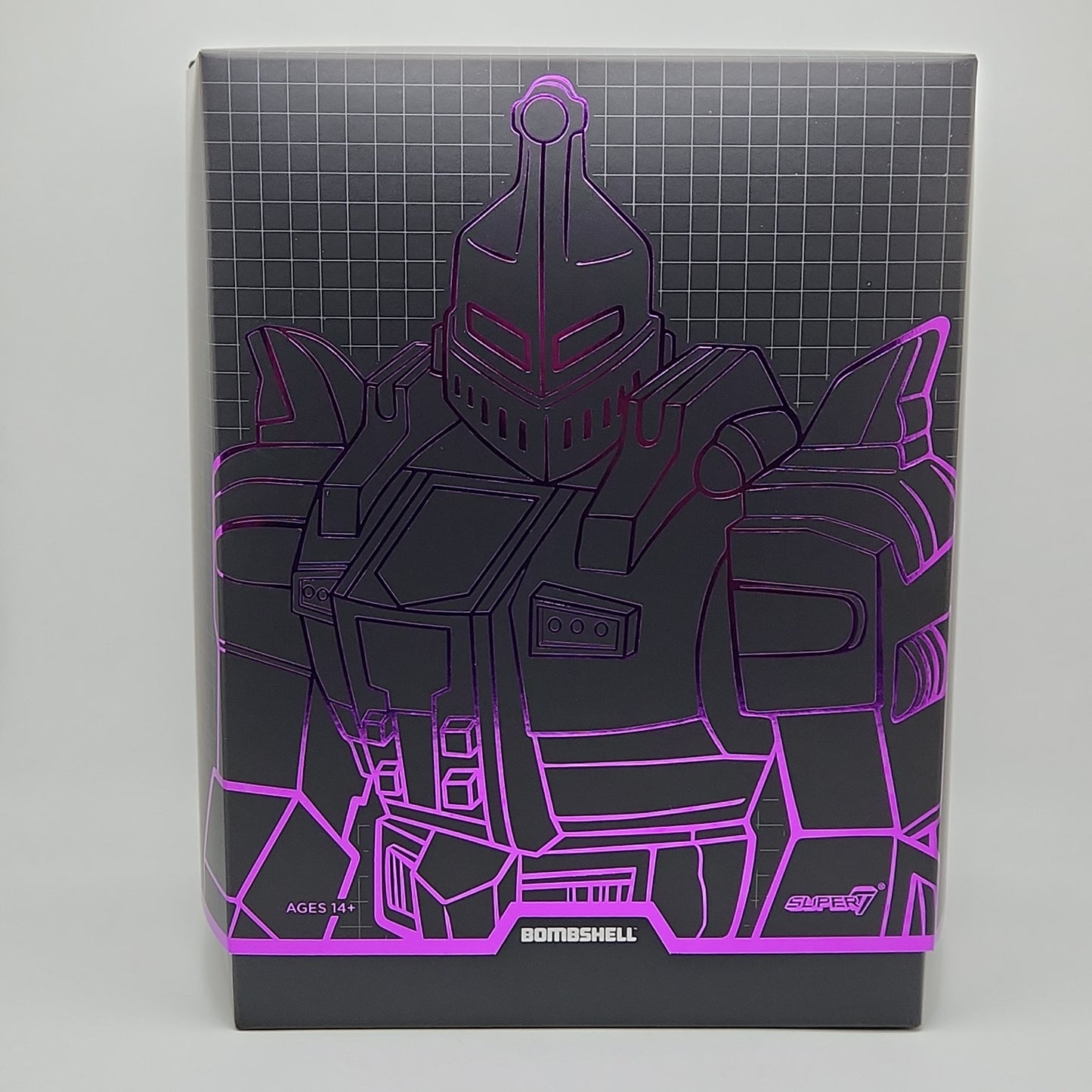 Super7 Ultimates- Transformers Decepticon: Bombshell