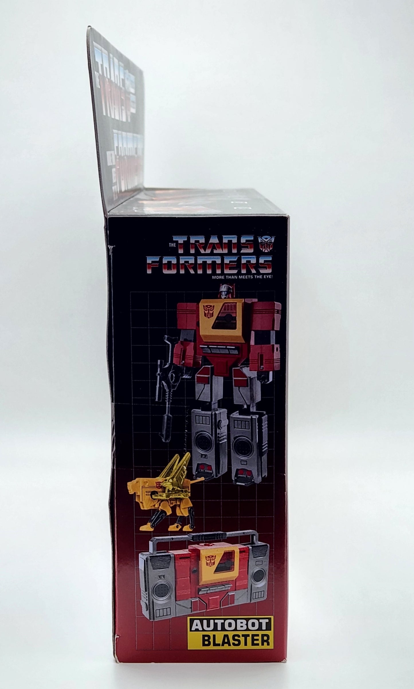 Transformers- 40th Anniversary- Autobot Blaster and Steeljaw