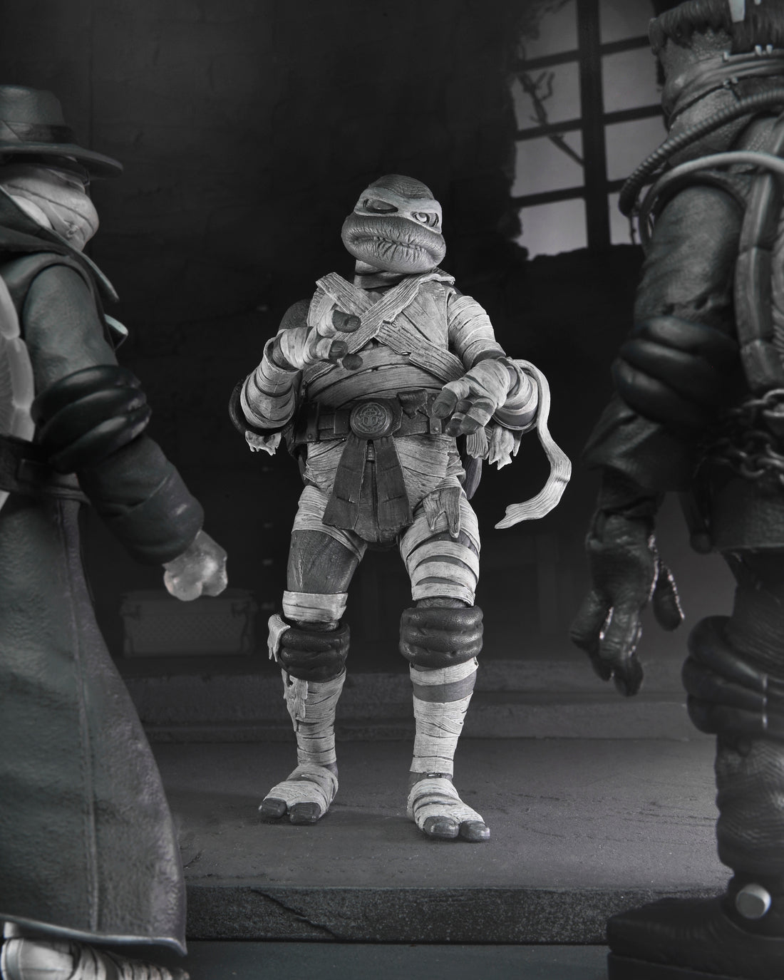 Teenage Mutant Ninja Turtles x Universal Monsters- Ultimate Michelangelo as The Mummy (B&W Version) NECA