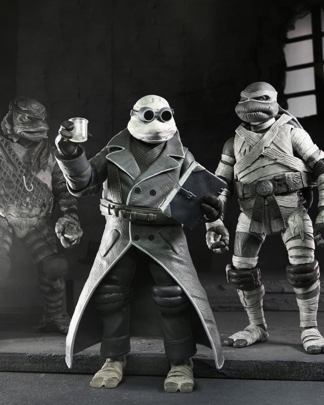 Teenage Mutant Ninja Turtles x Universal Monsters- Ultimate Donatello as The Invisible Man (B&W Version) NECA
